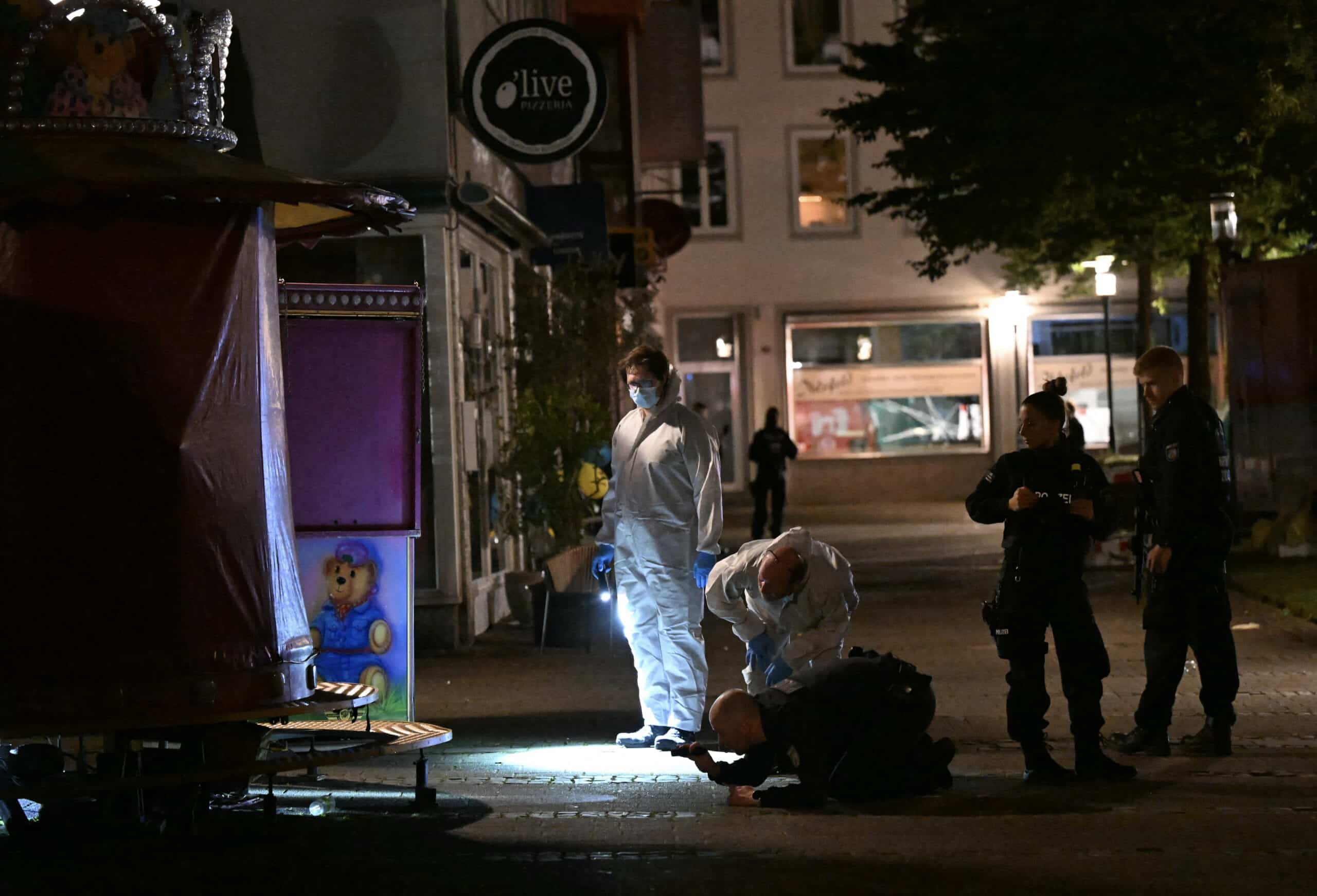 Forensic police inspect on early August 24, 2024 the area where at least three people were killed and several injured when a man attacked them with a knife on late August 23, 2024 in Solingen, western Germany, according to German media, as the city celebrated its 650th anniversary. (Photo by INA FASSBENDER / AFP)