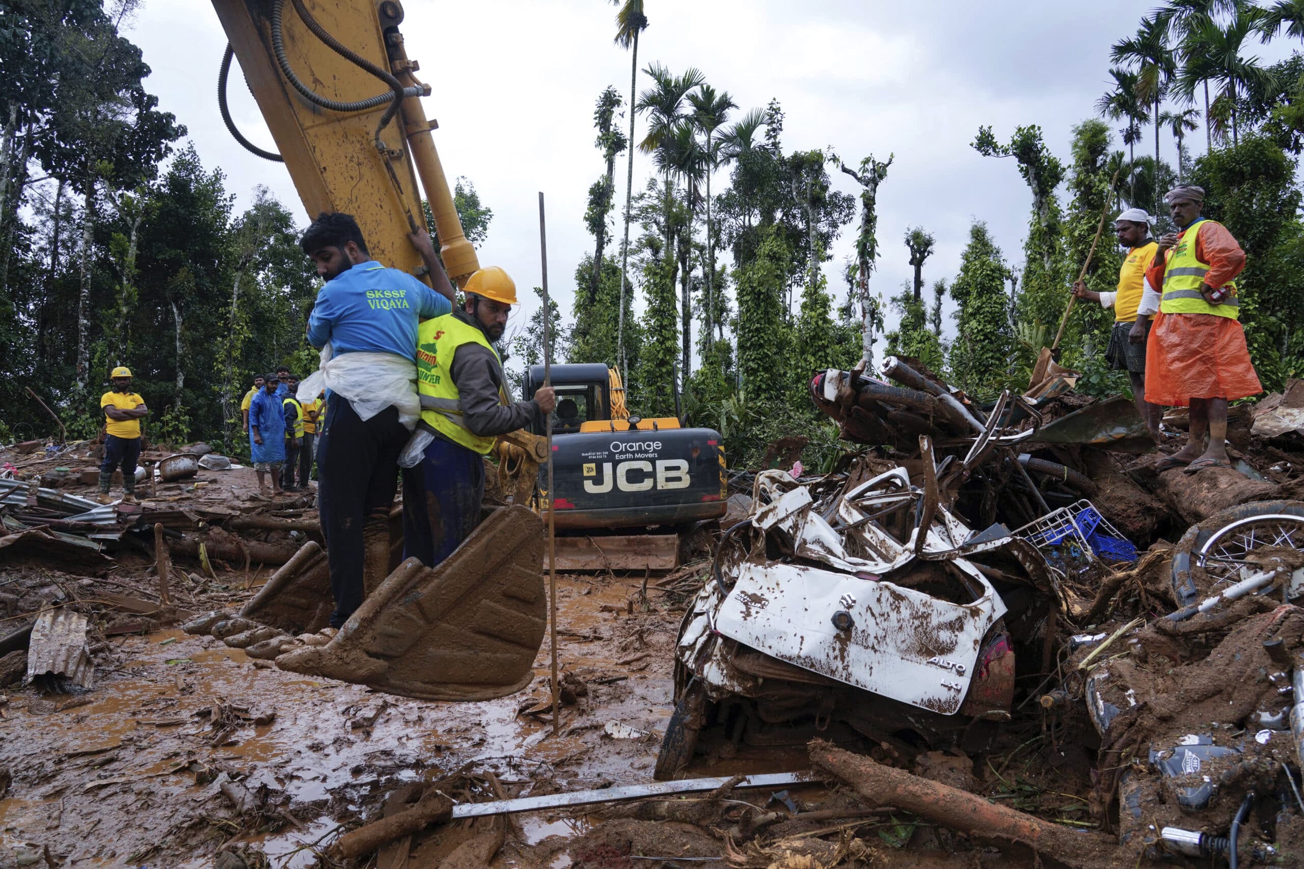 Hopes of finding more survivors wane after landslides in India kill 194