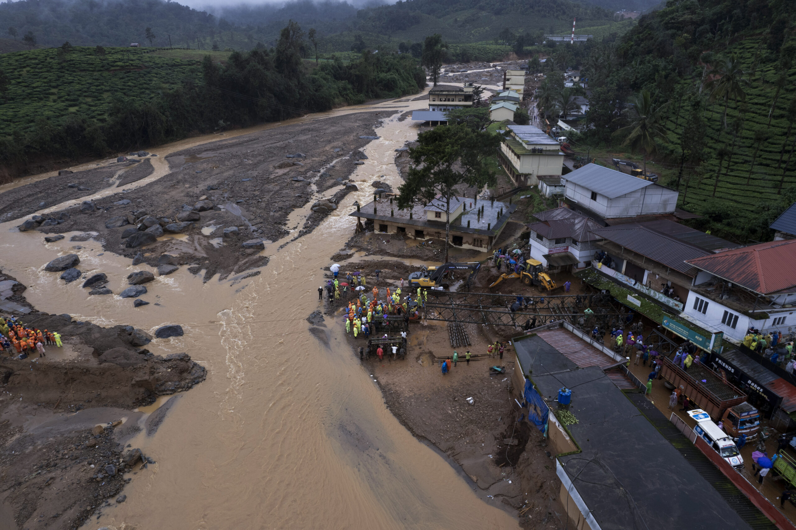 Hopes of finding more survivors wane after landslides in India kill 194