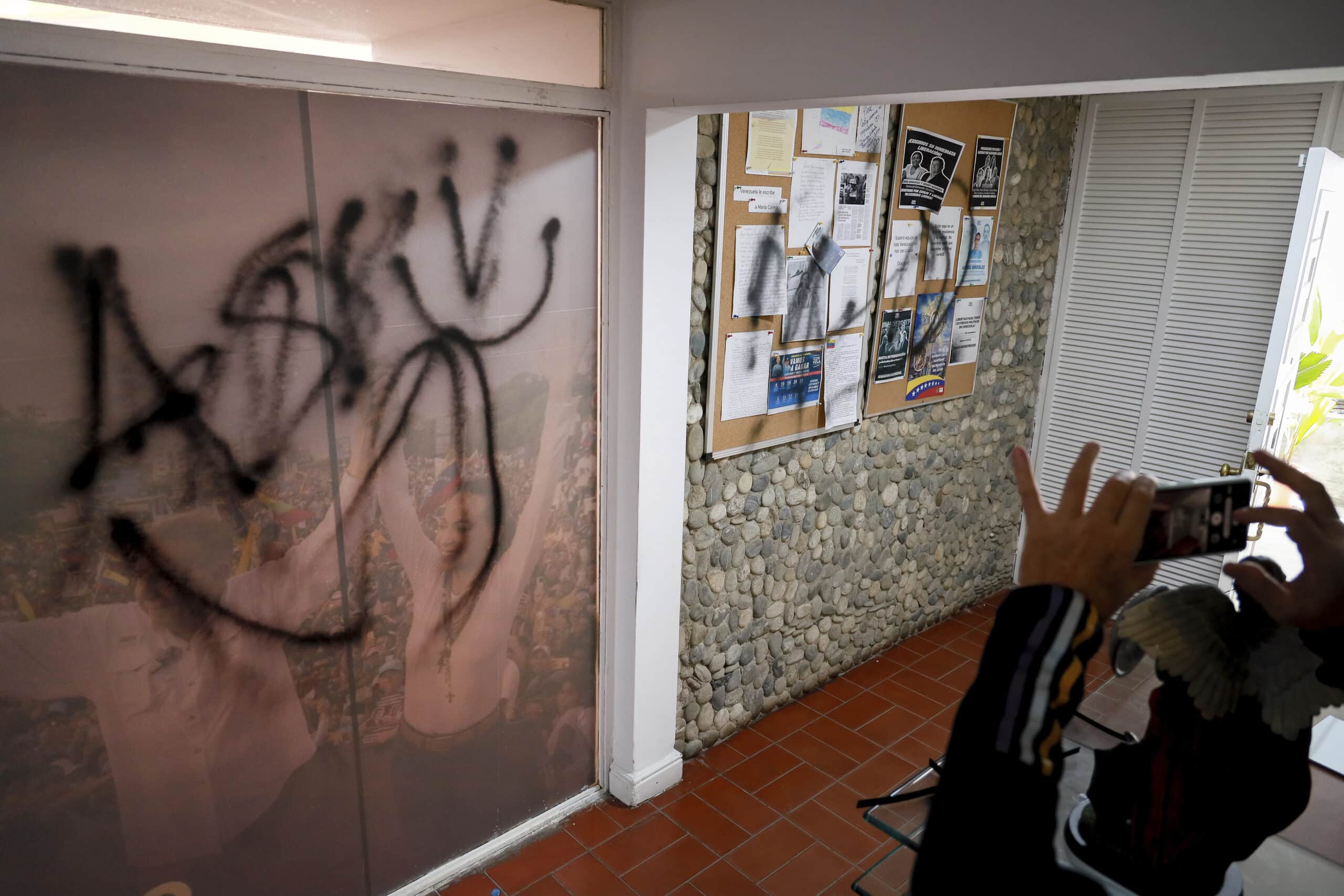 Masked assailants ransack Venezuela opposition's HQ 