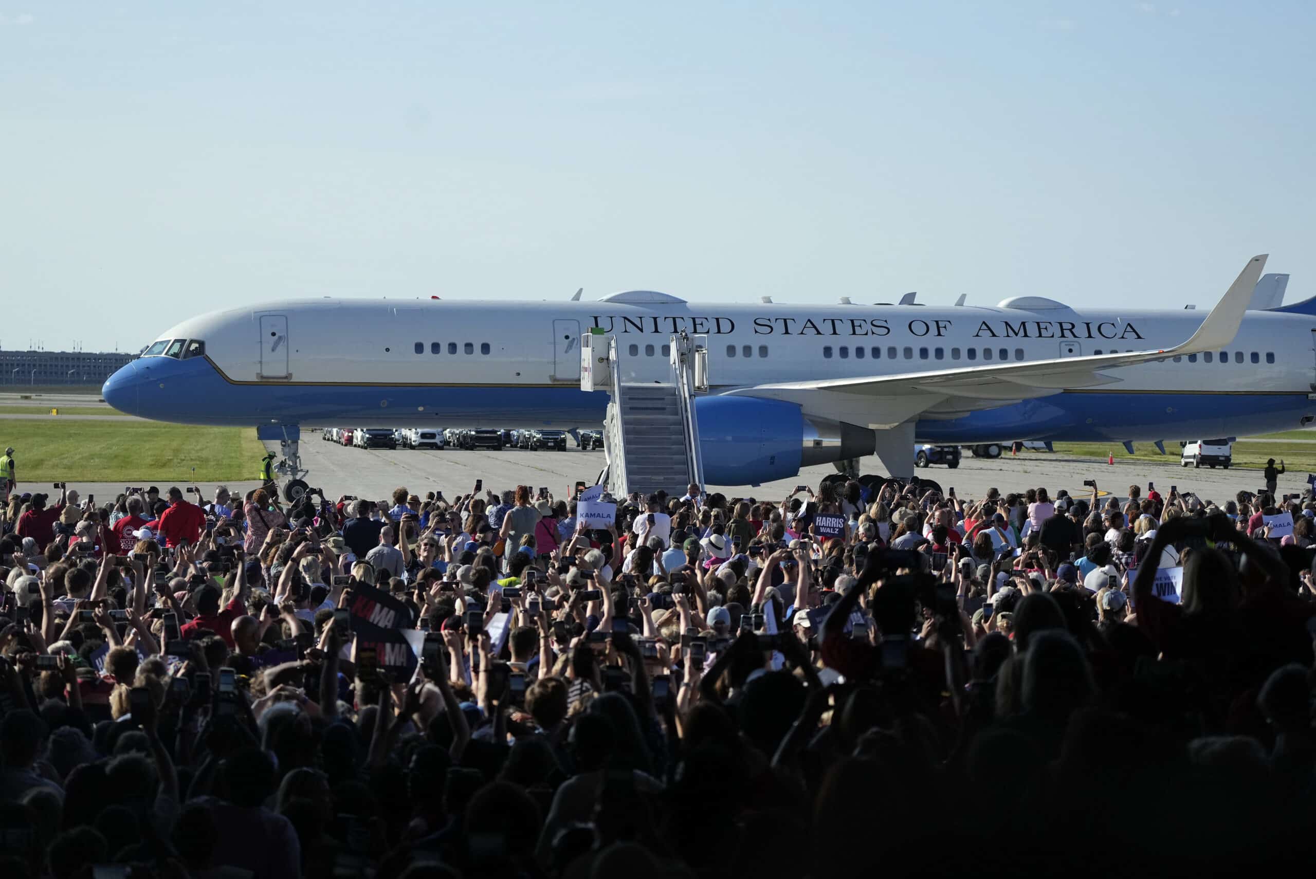 Trump falsely claims Harris' campaign rally crowd photo created using AI