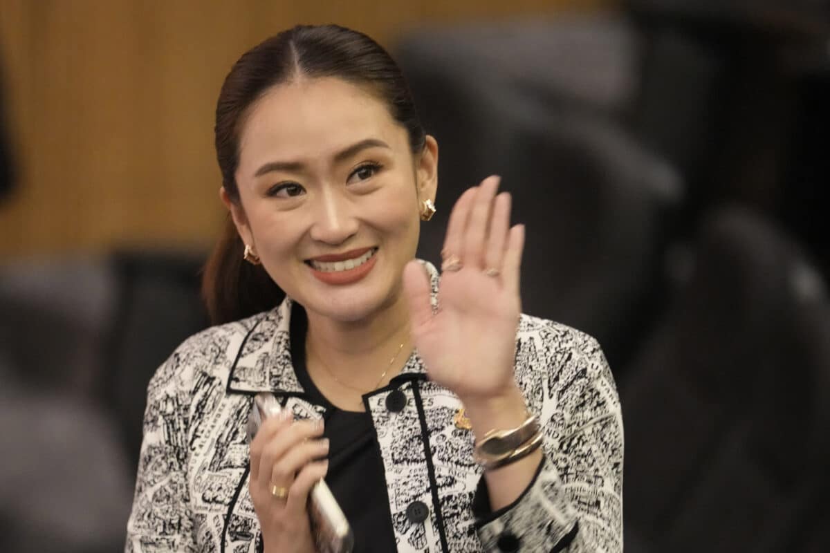 Leader of Pheu Thai Party, Paetongtarn Shinawatra, daughter of Thailand's former Prime Minister Thaksin Shinawatra, wave before press conference in Bangkok, Thailand, Thursday, Aug. 15, 2024. 