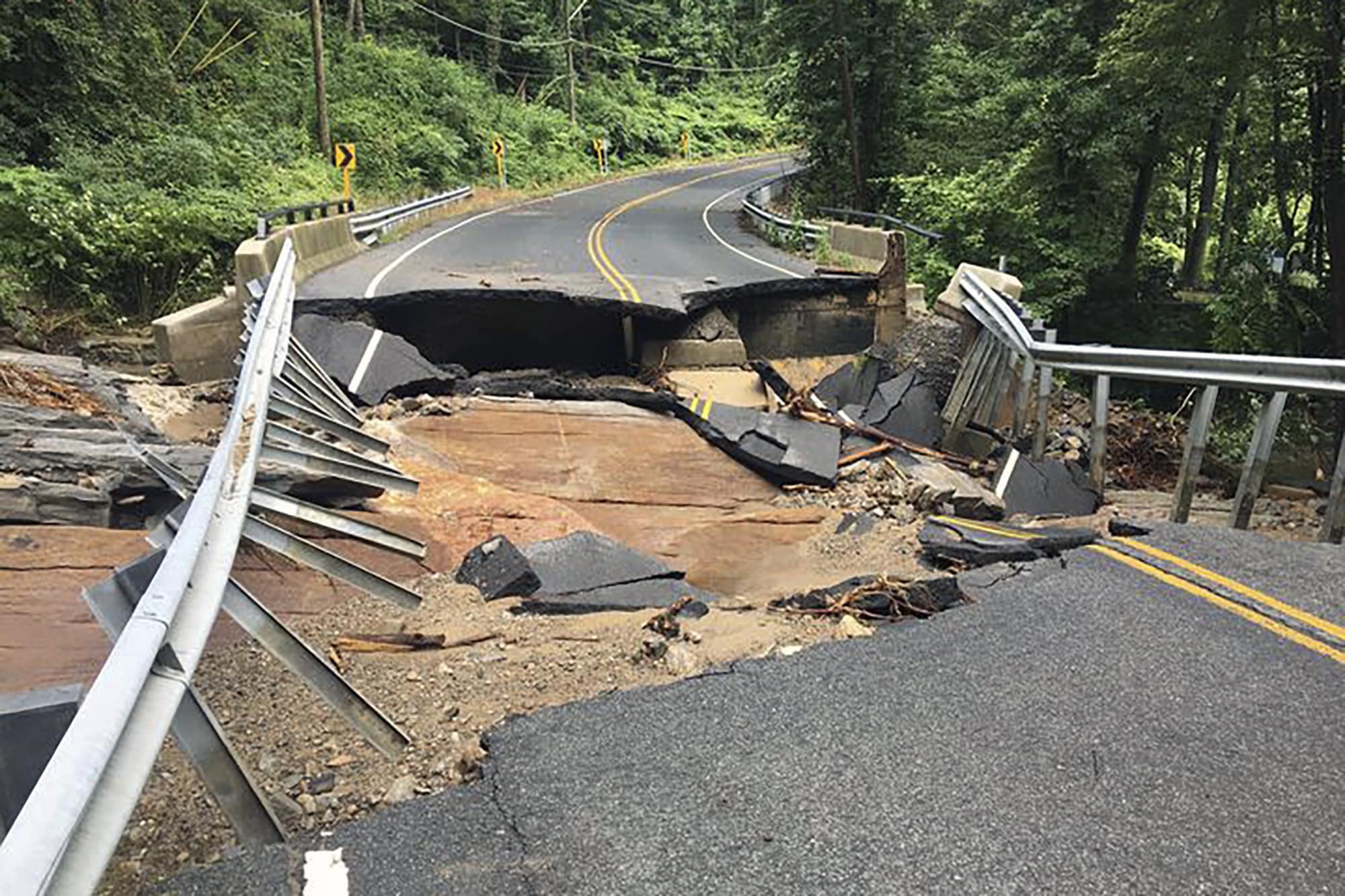 'Unprecedented' flooding kills 2 in Connecticut