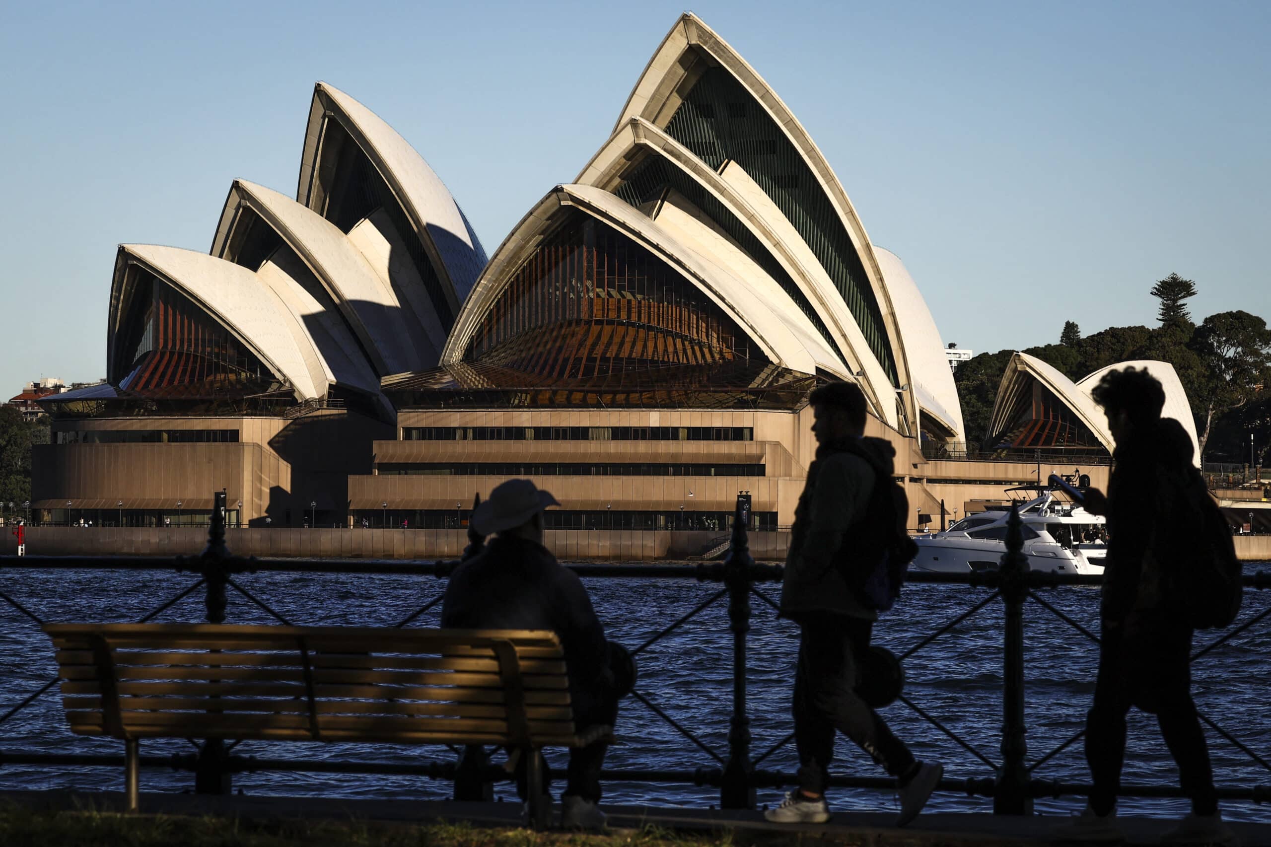 Aussie workers can now disconnect from employers after work hours