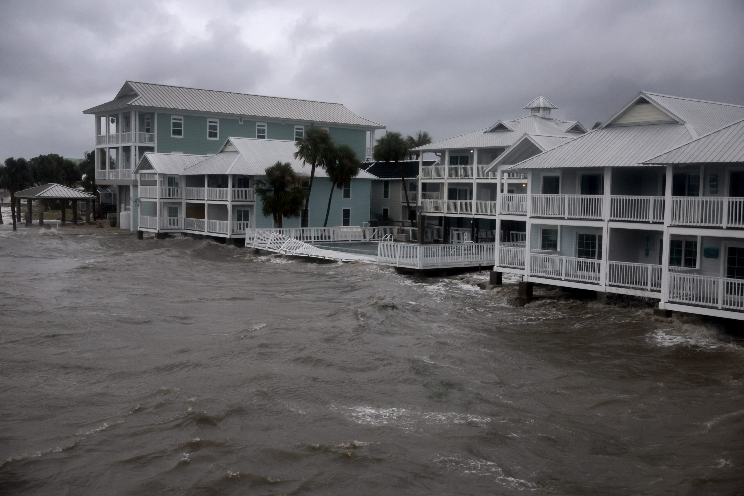 Four killed after Storm Debby hits Florida coast