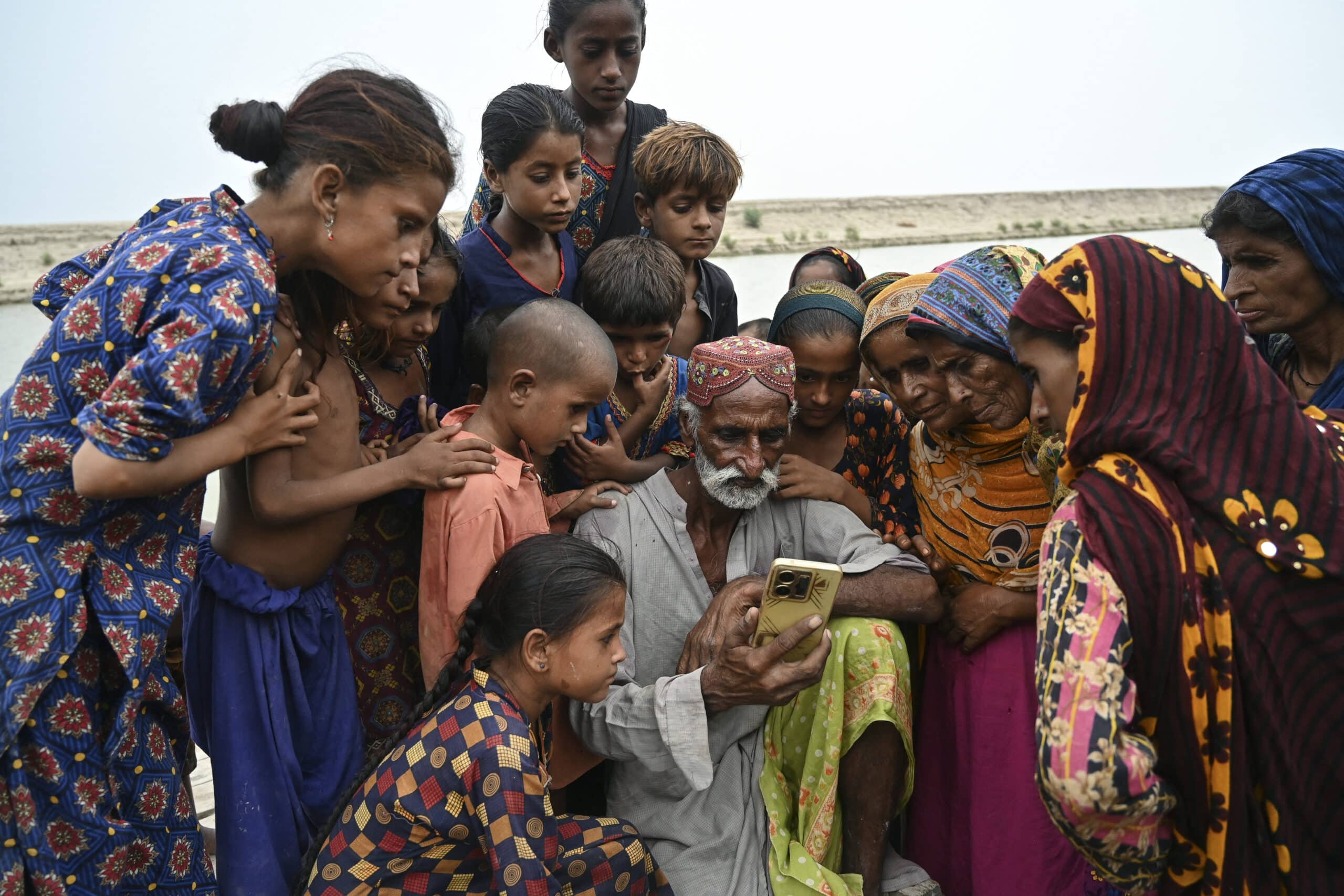 'Monsoon brides': Extreme weather fuels Pakistan child marriages