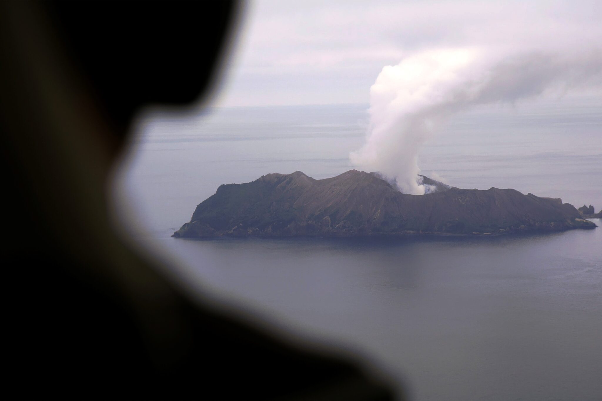 Volcanic eruption grounds flights in New Zealand