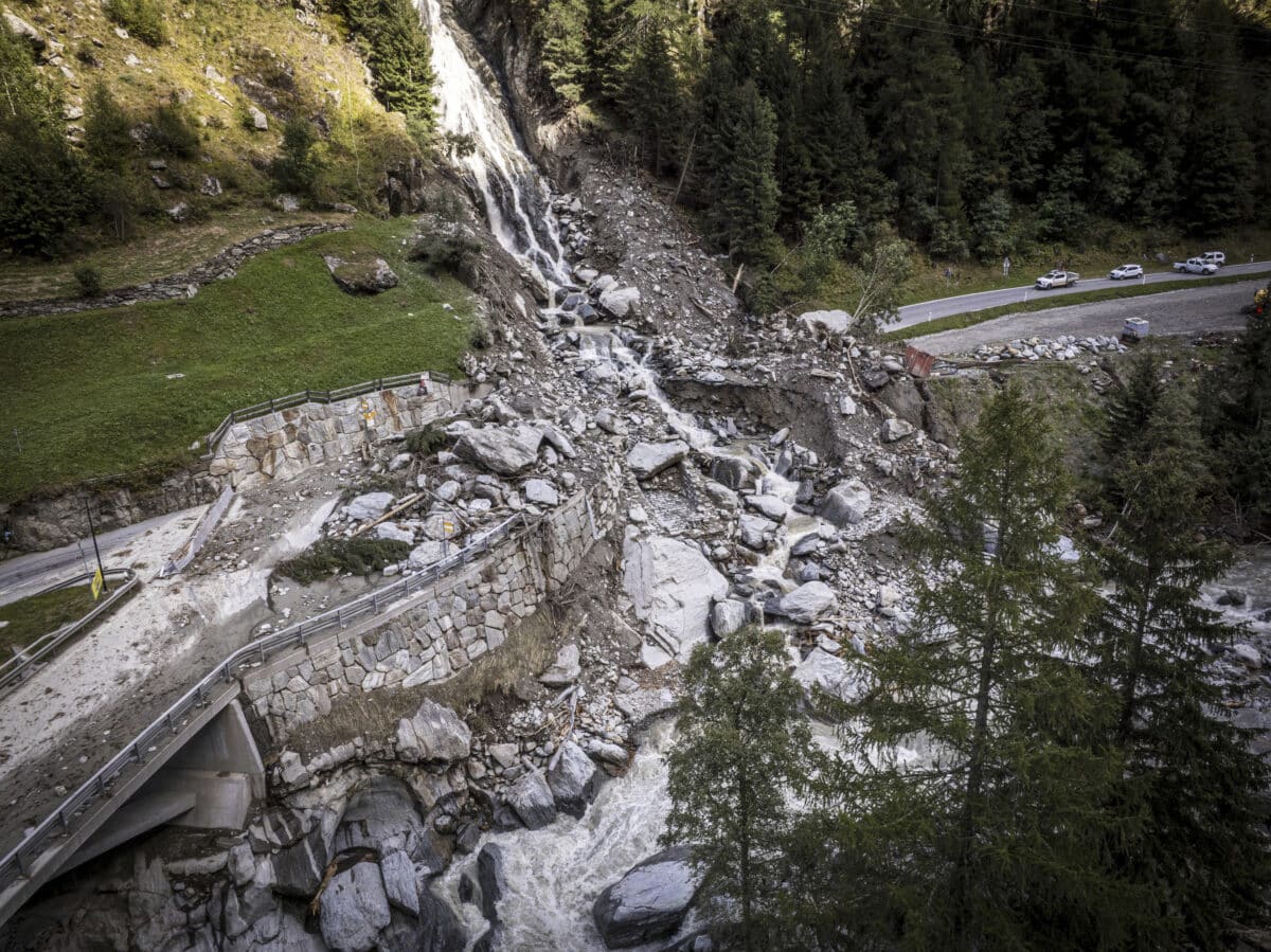 Scores of tourists stranded atop of Swiss mountain resort