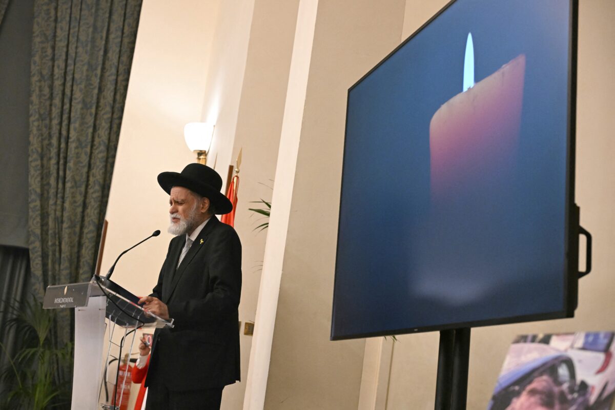 Rabbi Moises Bendahan talks during a ceremony in tribute to victims of October 7, 2023 attacks on Israel, in Madrid on October 7, 2024. - Ceremonies around the world mark the one-year anniversary of the October 7 attack in Israel by fighters from Palestinian group Hamas which resulted in the deaths of 1,205 people, mostly civilians. Israel's retaliatory military offensive has killed at least 41,909 people in Gaza