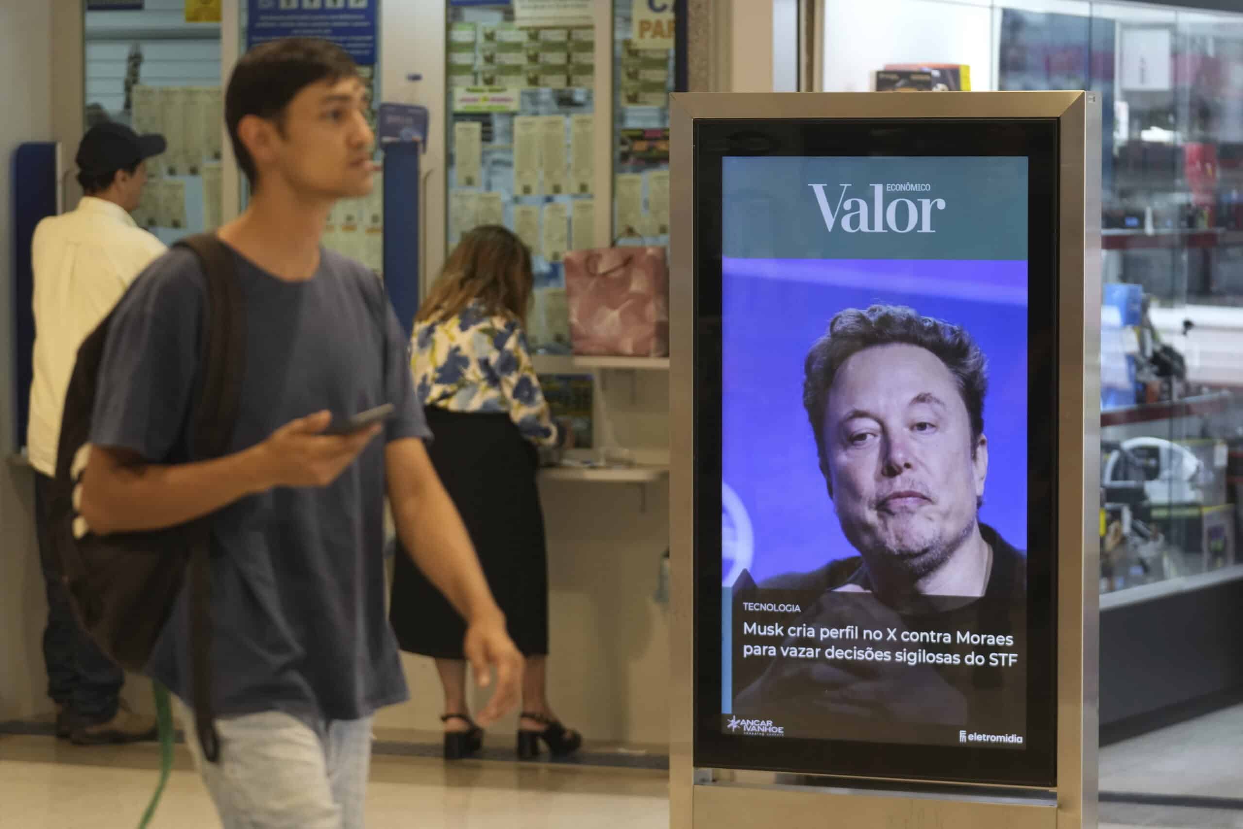 An ad by Valor media shows a photo of Elon Musk at a shopping center in Brasilia, Brazil, Monday, Sept. 2, 2024. (AP Photo/Eraldo Peres, File)