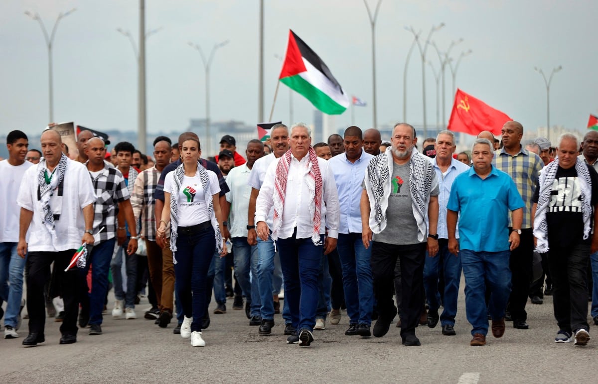 Cuban president leads pro-Palestinian march in Havana