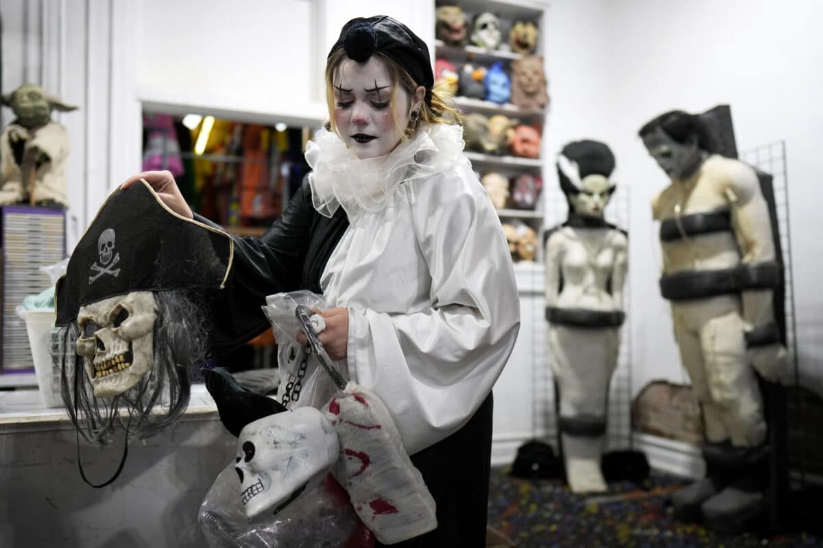 Des Moines, Iowa, kids will trick-or-treat on Halloween