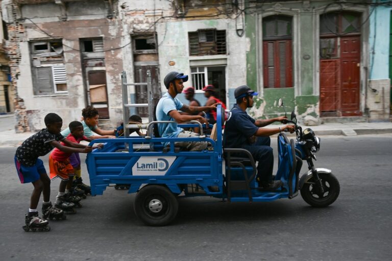 Hurricane Oscar makes landfall in Cuba amid huge power outage