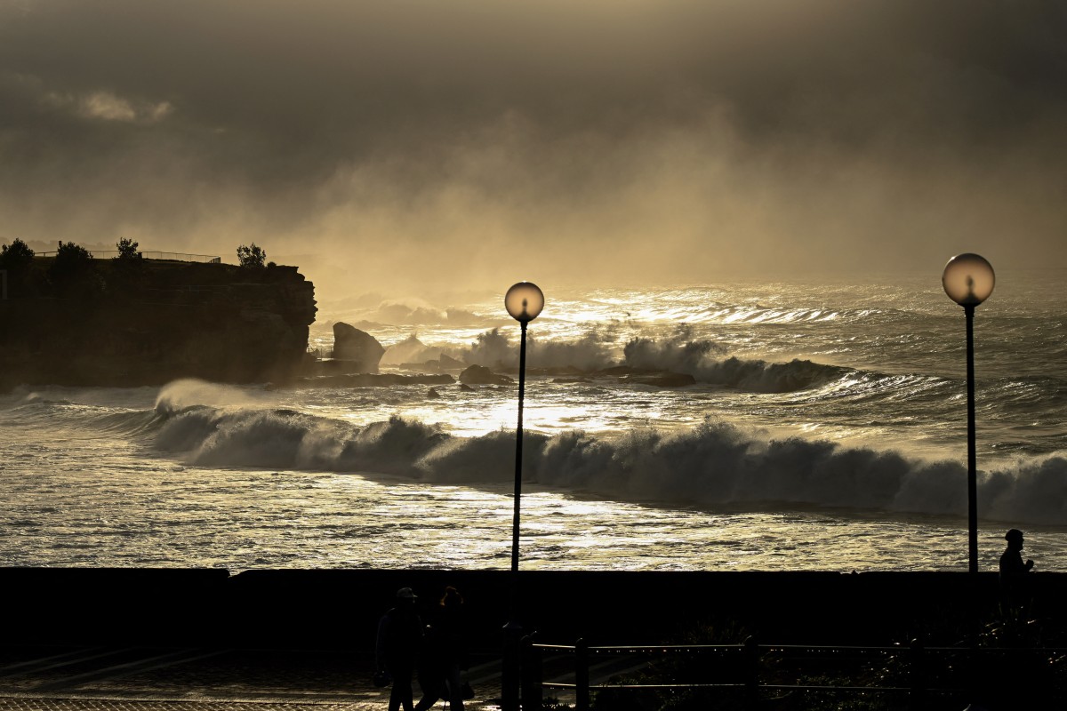 'Mysterious black balls' close Sydney beach