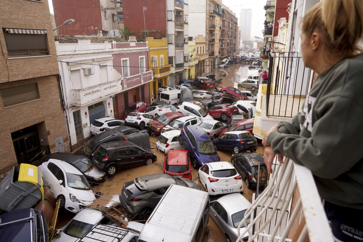 Spain races to save victims as floods kill 62