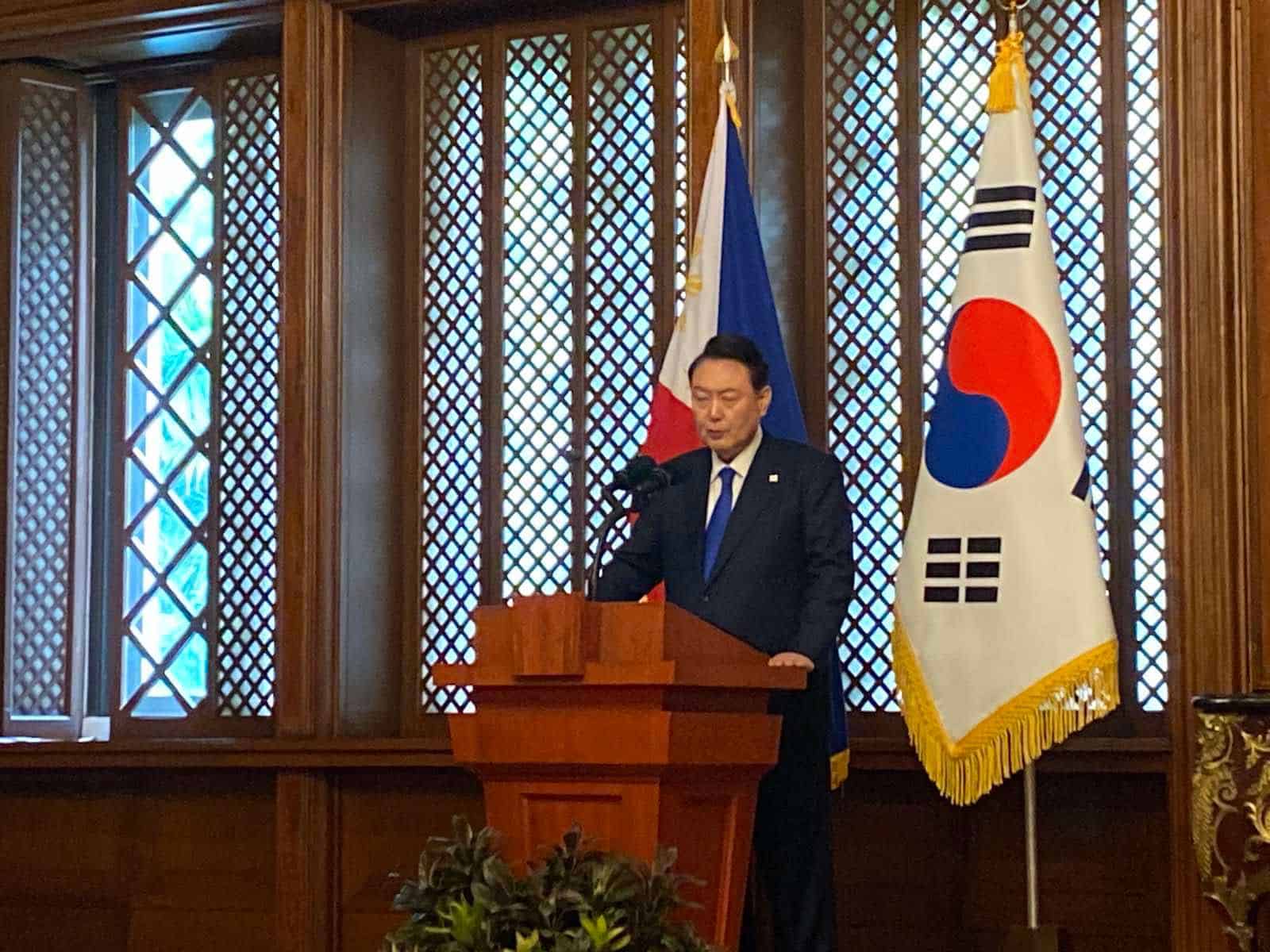 South Korean President Yoon Suk Yeol arrives in Malacañang