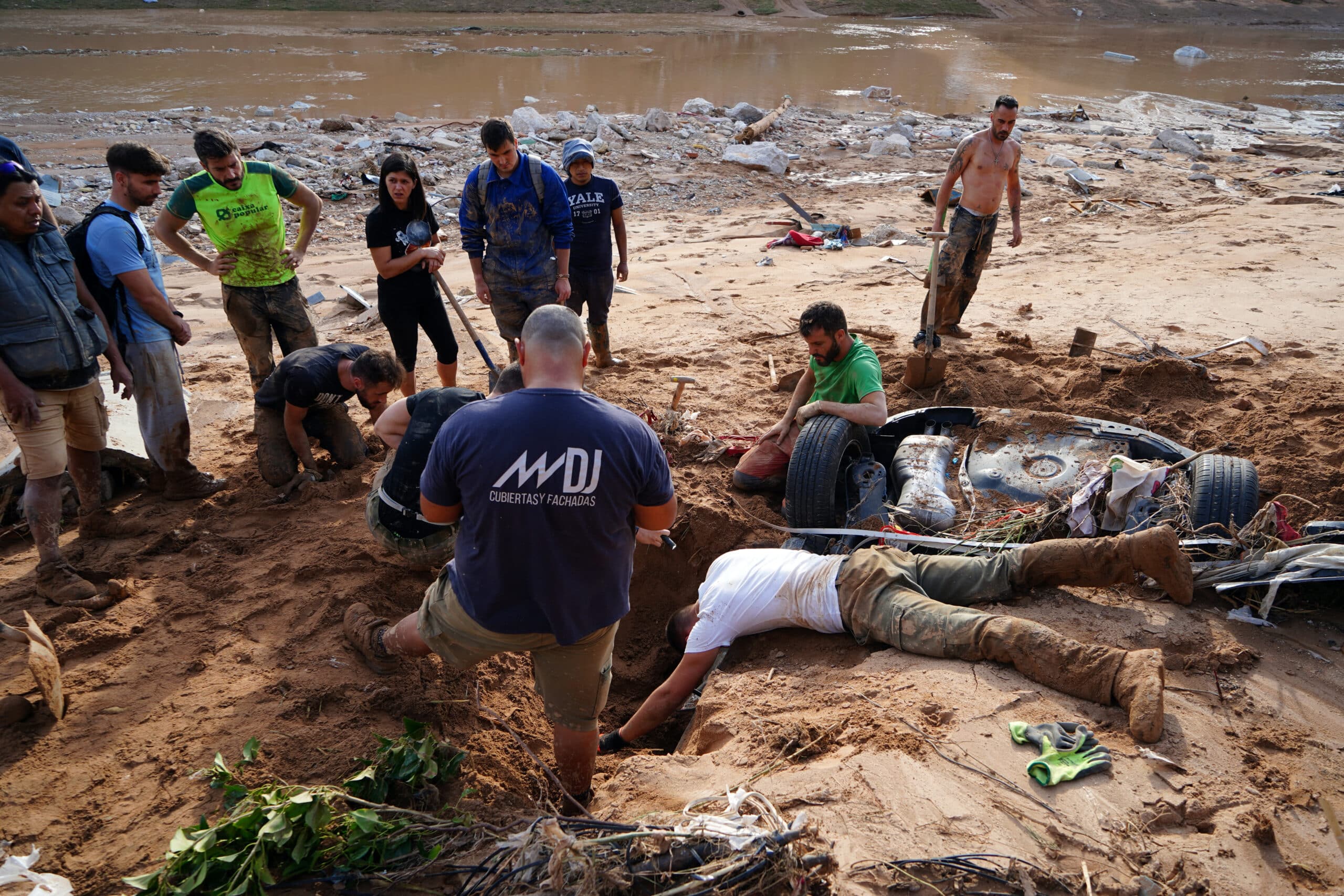 Wave of solidarity washes over epicenter of Spain floods