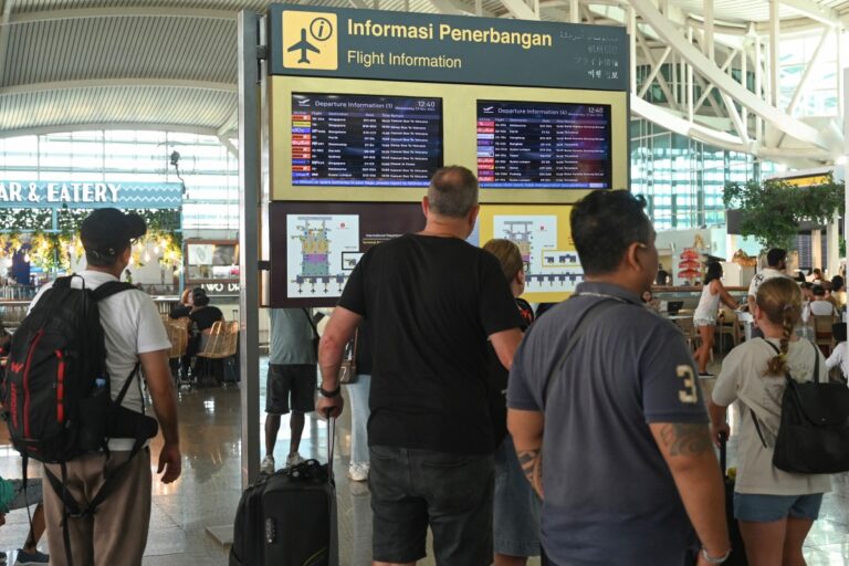 Airlines around Asia ground Bali flights after volcano erupts