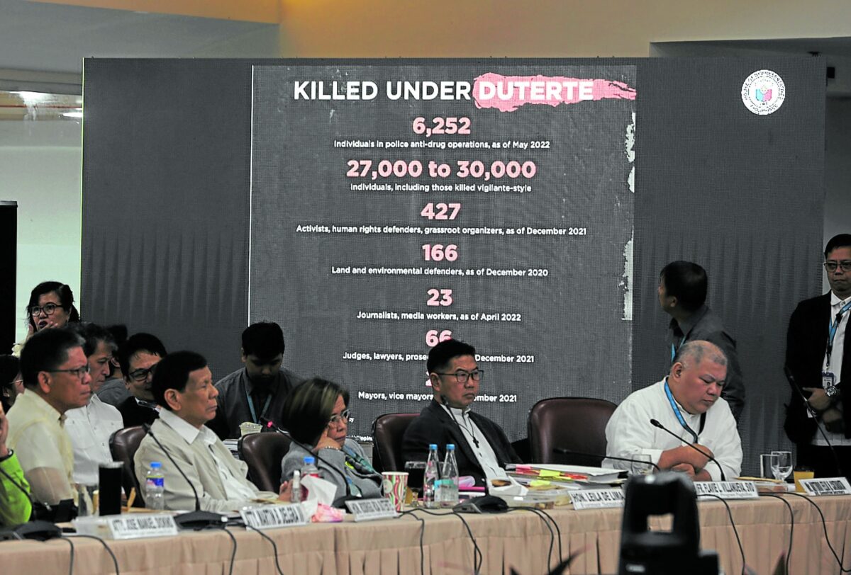 HAUNTING FIGURES Former President Rodrigo Duterte listensto the proceedings at the House quad committee hearing on Wednesday as a screen flashes the numbers of those killed in police operations and alleged vigilante-style attacks linked to his campaign against illegal drugs. 