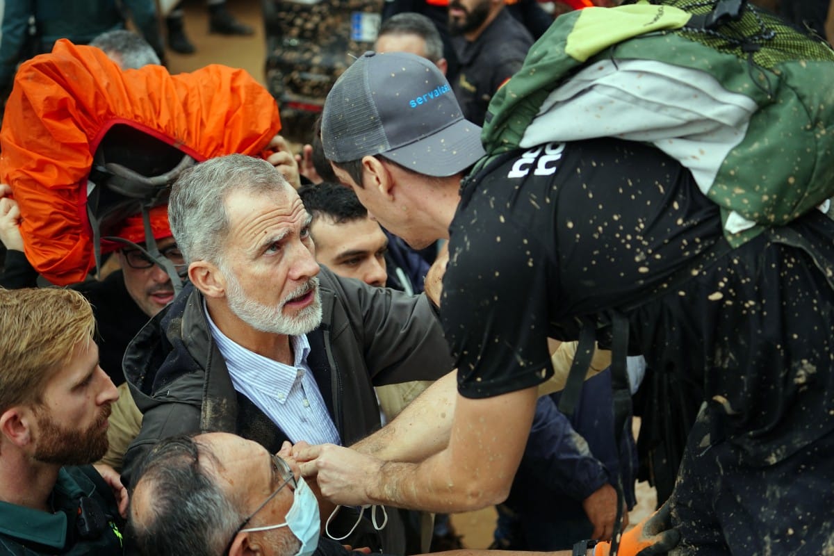 Outraged Spanish town tells king flood deaths were 'murders'