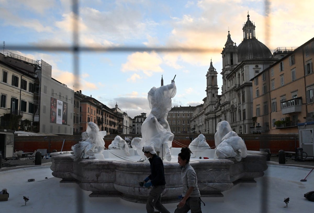 Scaffolding, traffic chaos as Rome readies for pope's Jubilee