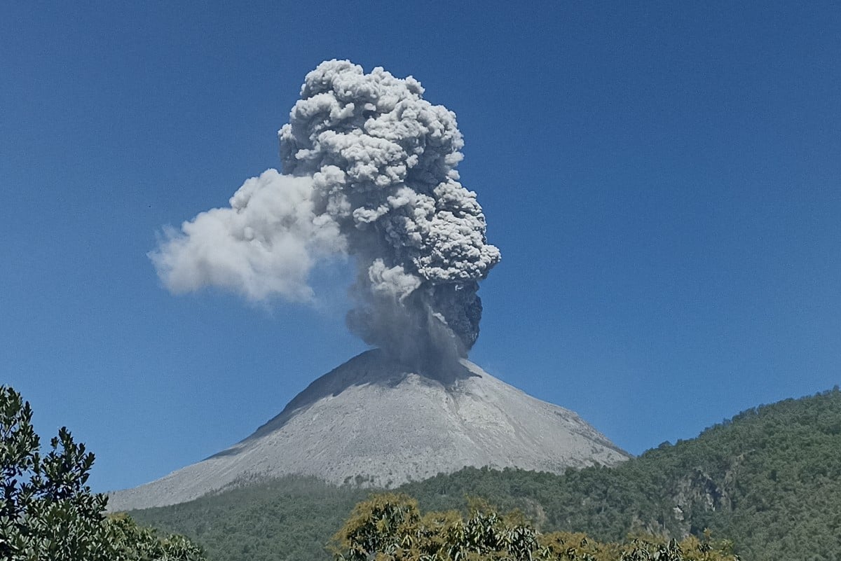 Six dead after volcano erupts in eastern Indonesia