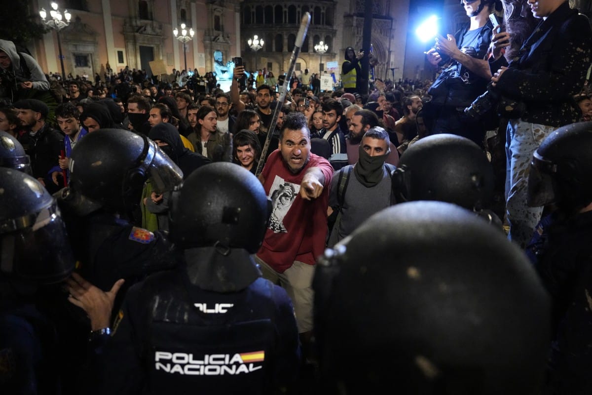 Tens of thousands march in Spain over handling of deadly floods