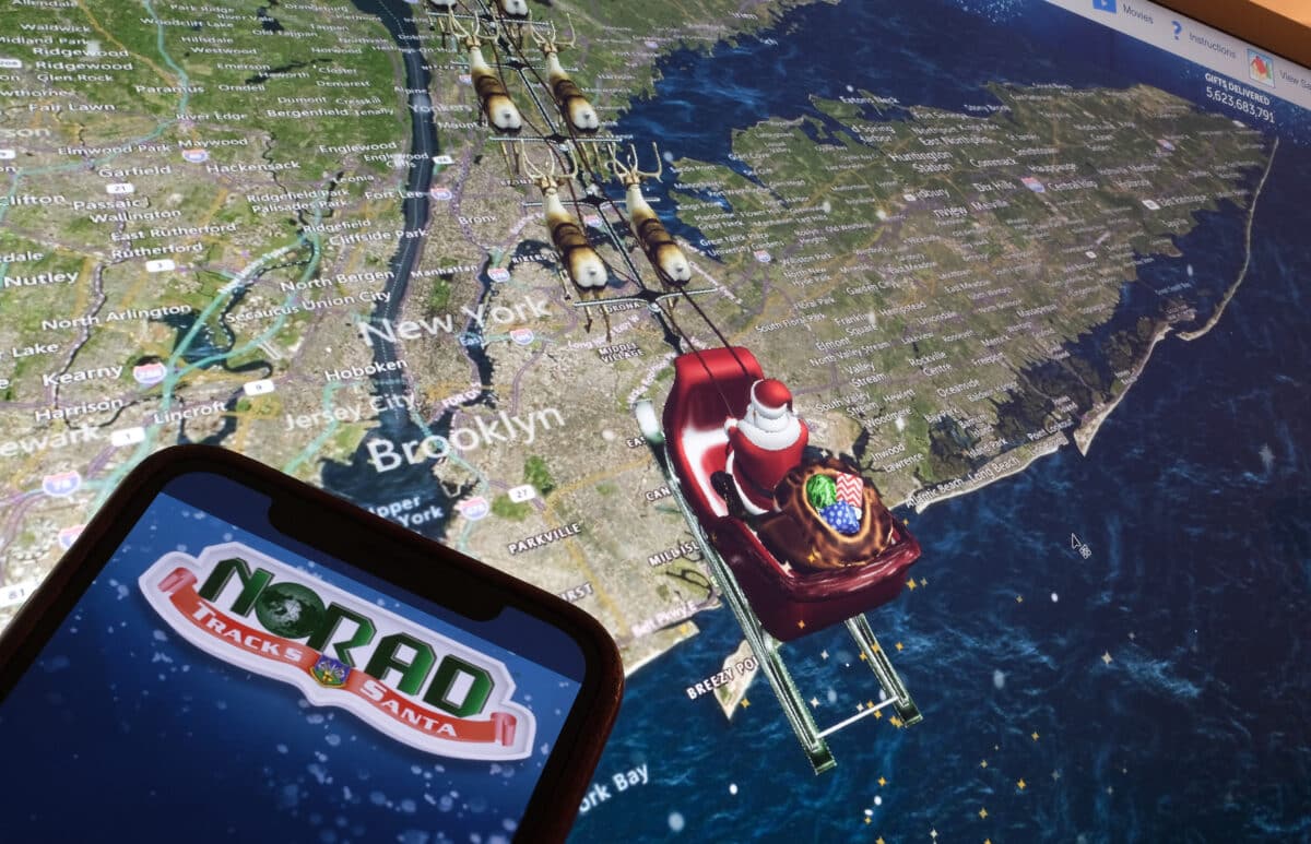 Mystery drones won't interfere with Santa's work — US tracker