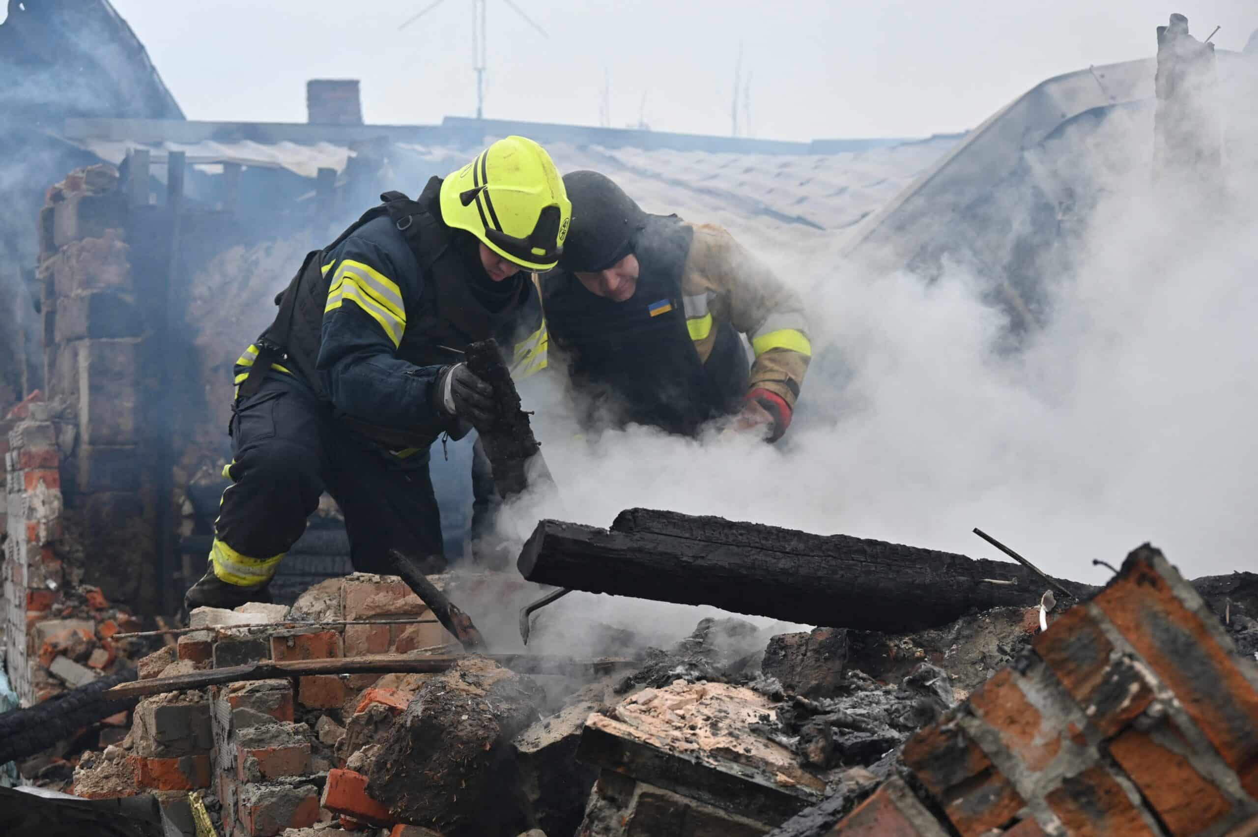 Rescuers of the State Emergency Service work to put out a fire in a private house after a drone strike in Kharkiv, on December 25, 2024, amid the Russian invasion in Ukraine. - The Ukrainian president on December 25 denounced an "inhumane" attack from Russia, which launched over 170 missiles and drones on his war-torn country's power grid on Christmas Day, killing one and causing widespread blackouts. The country woke up at 5:30 am (0330 GMT) to an air raid alarm, shortly followed by air force reports that Russia had launched Kalibr cruise missiles from the Black Sea. (Photo by SERGEY BOBOK / AFP)