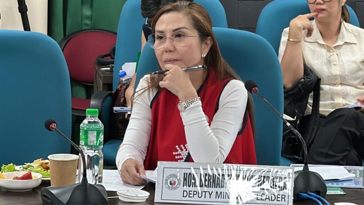 Solo parents welfare law must also benefit OFWs – Herrera