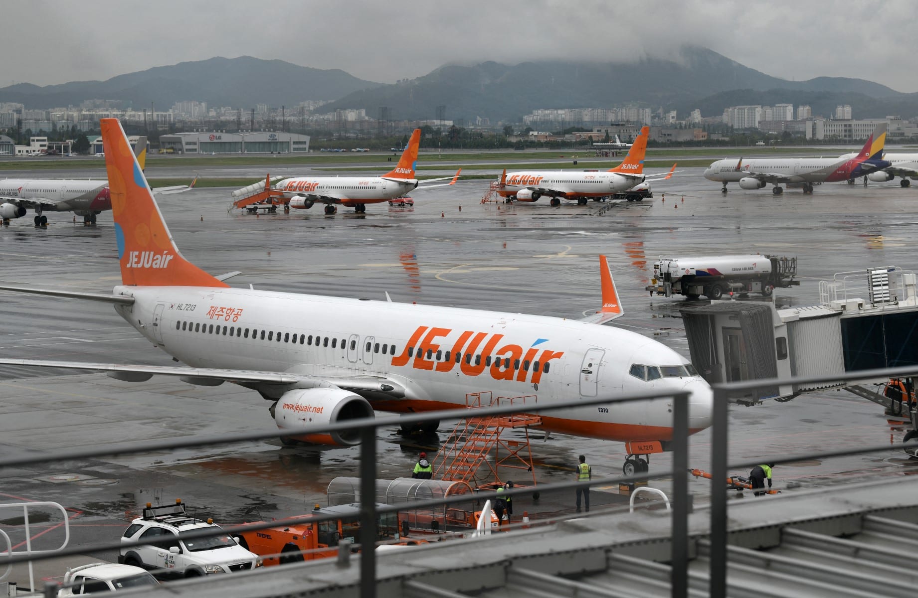 Another Jeju Air jet experienced landing-gear issue, returned