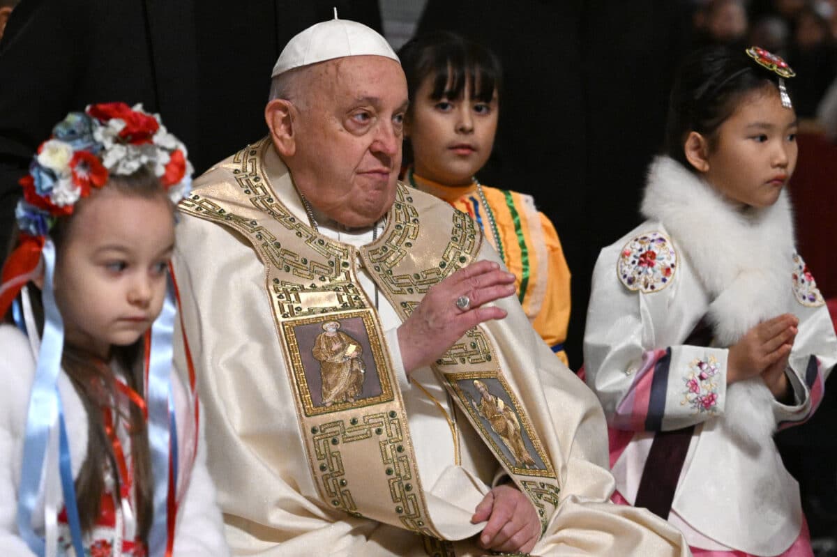 On Christmas Eve, Pope Francis launches holy Jubilee year