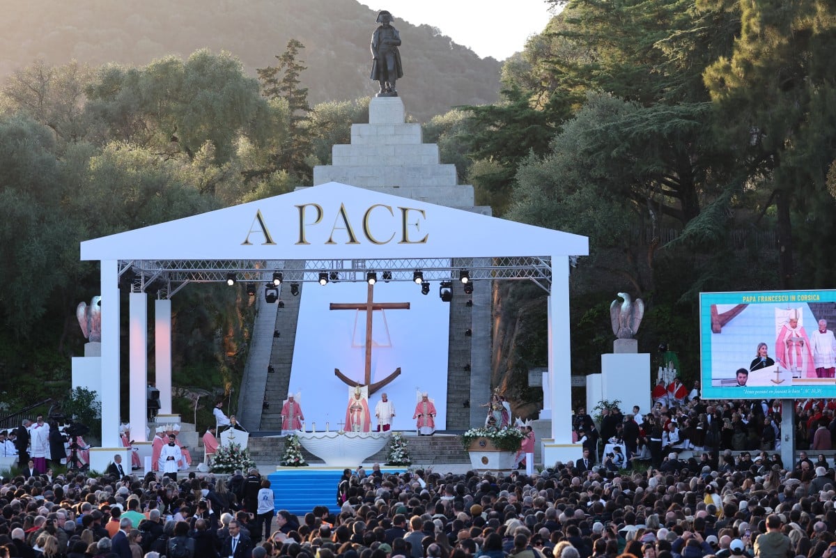 Pope Francis celebrates mega-mass in first-ever papal visit to Corsica