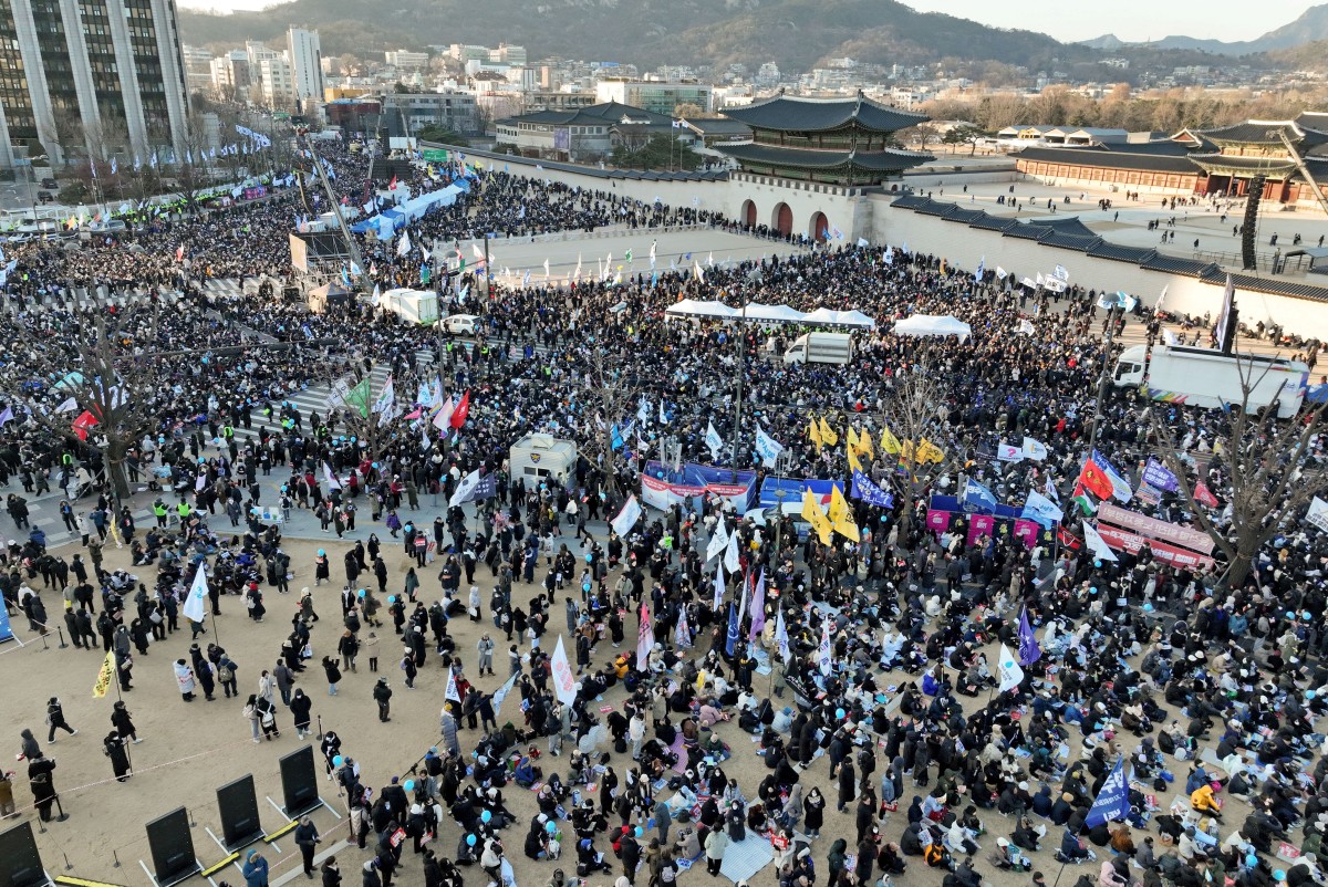 S. Korea court issues arrest warrant for impeached president Yoon