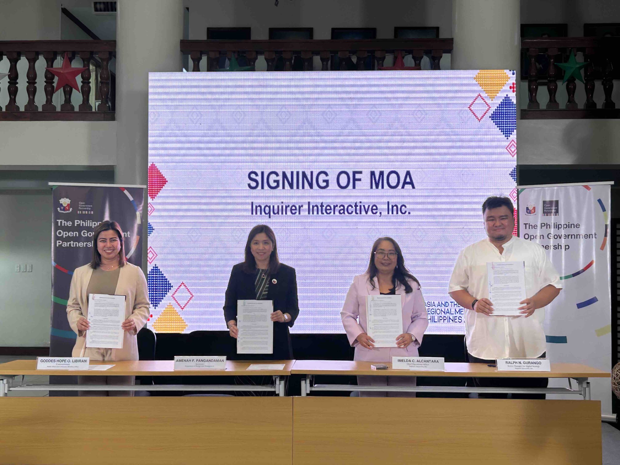 Inquirer Interactive, Inc. Chief Operating Officer Imelda Alcantara and Senior Manager for Digital Strategy Ralph Gurango sign a memorandum of agreement with the Department of Budget and Management to formalize their partnership in the upcoming Open Government Partnership Agreement Asia-Pacific Regional Meeting set for February. (Photo courtesy of Luisa Cabato/INQUIRER.net)