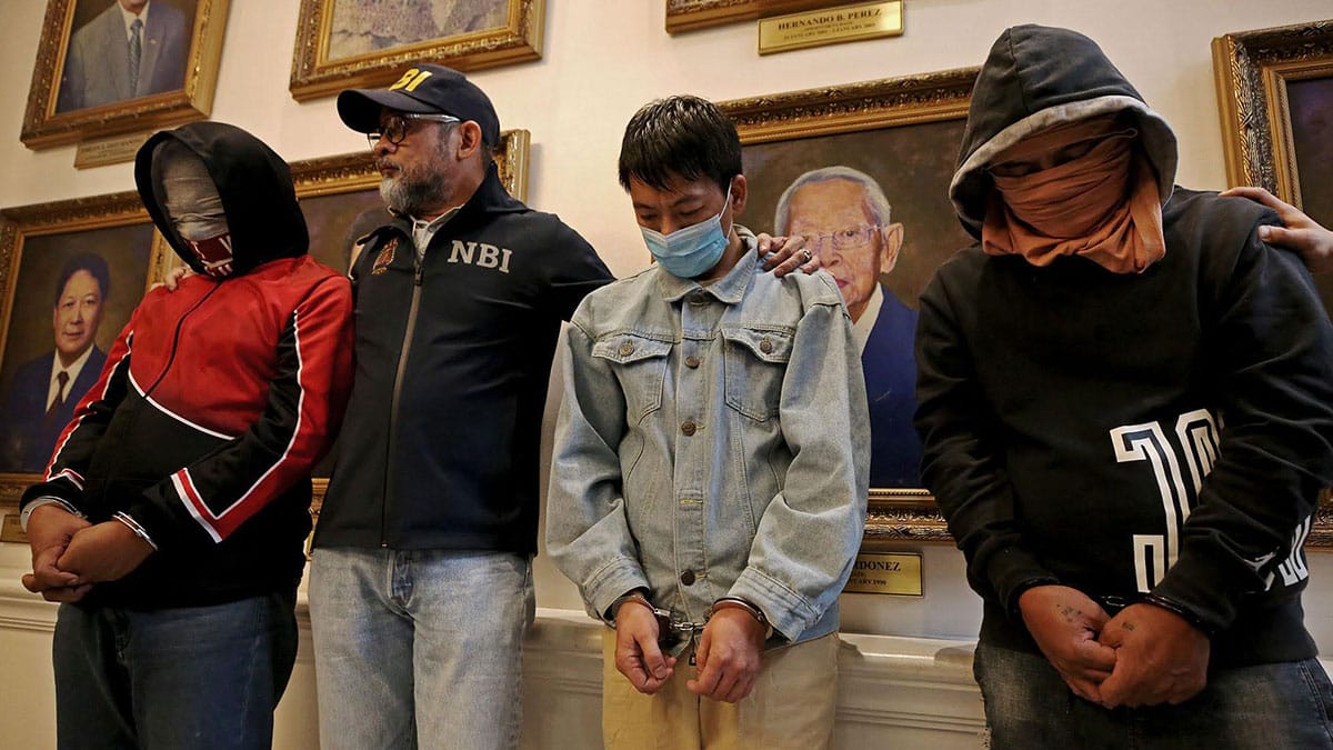 SUSPECTED SPIES Chinese national Deng Yuanqing, with Filipinos Ronel Jojo Balundo Besa and Jayson Amado Fernandez, are presented by authorities to the media after their arrest on Jan. 17. —RICHARD A. REYES