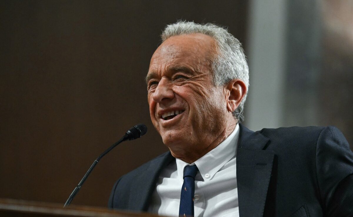 Medical groups sue US health secretary over Covid-19 vaccine change