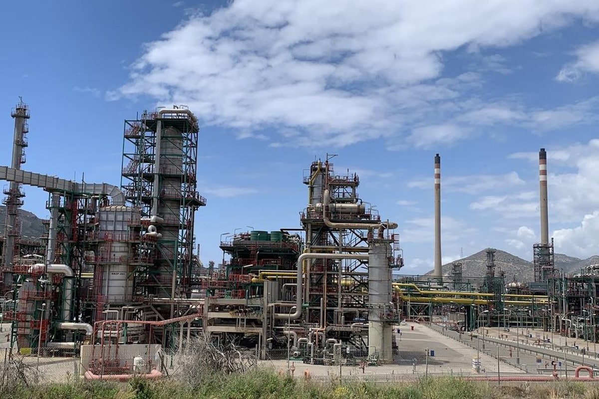 Turbulence ahead: How used cooking oil could hinder aviation’s green fuel hopes