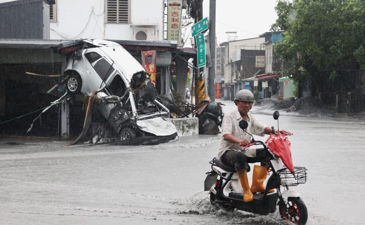 typhoon lagoon water shoes