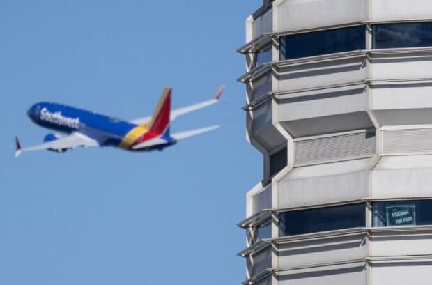 Trump threatens air traffic controllers over shutdown absences