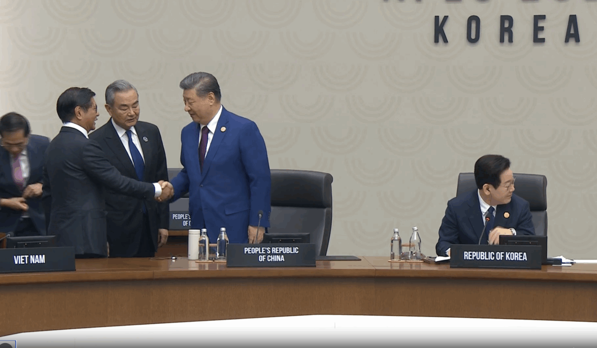 Xi Proposes Global AI Governance at APEC Summit