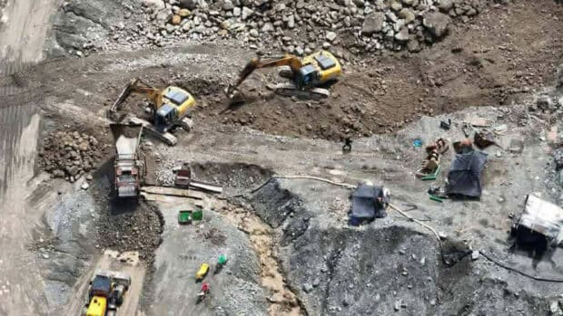 1 Chinese, 7 locals held for illegal gold mine