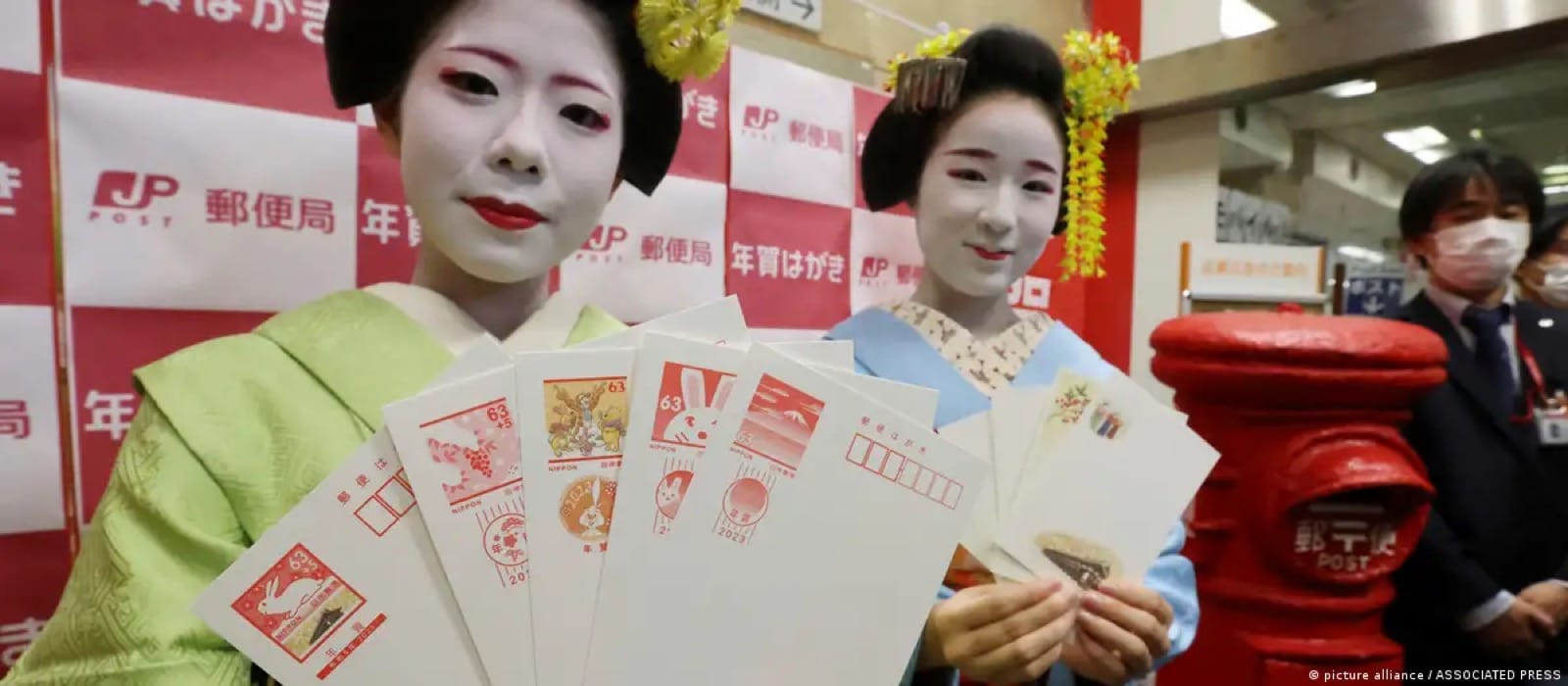 Japan’s ‘nengajo’ New Year card tradition losing its charm