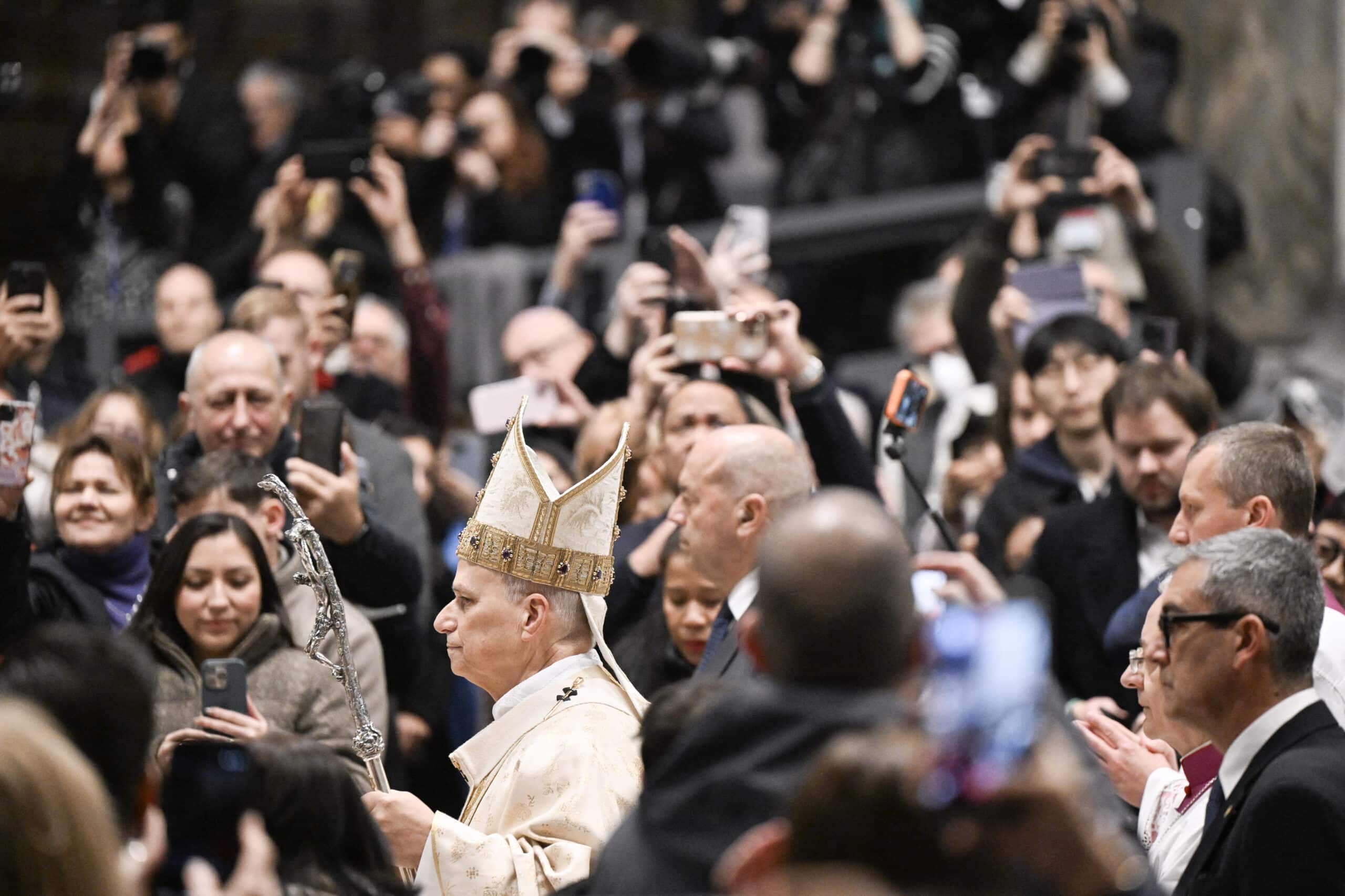 Pope Leo condemns ‘open wounds’ of war in first Christmas homily