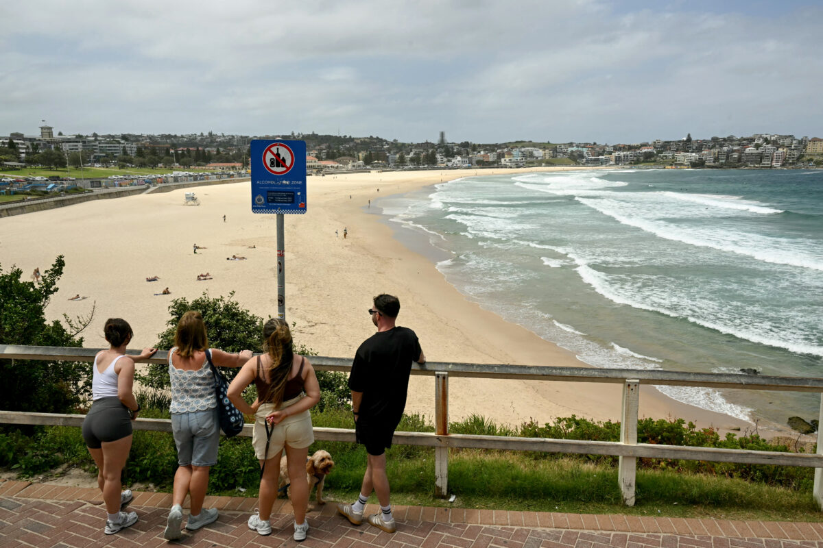 Bondi Beach gunmen had possible Islamic State links, says ABC