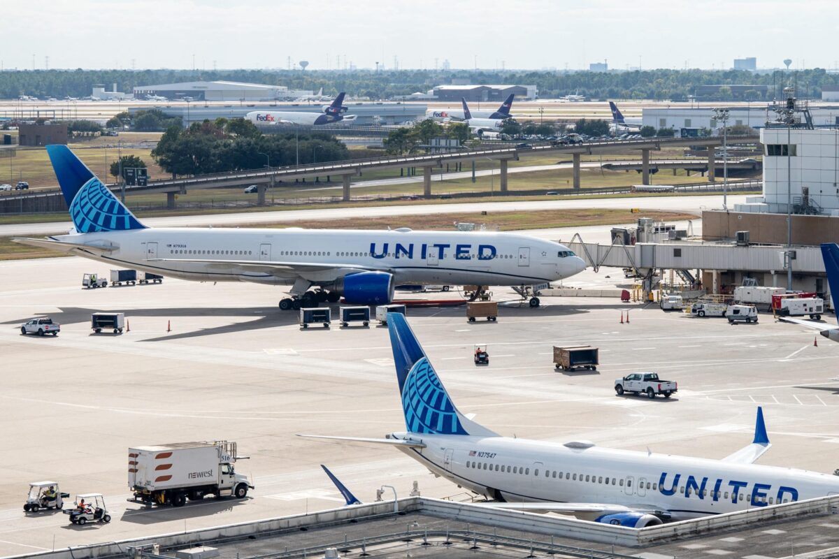 Tokyo-bound United flight returns to Dulles airport after engine fails