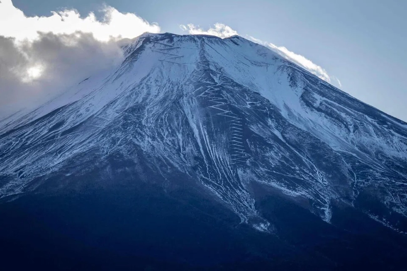 ‘I can’t move’: Man climbing Mount Fuji falls, dies after calling police