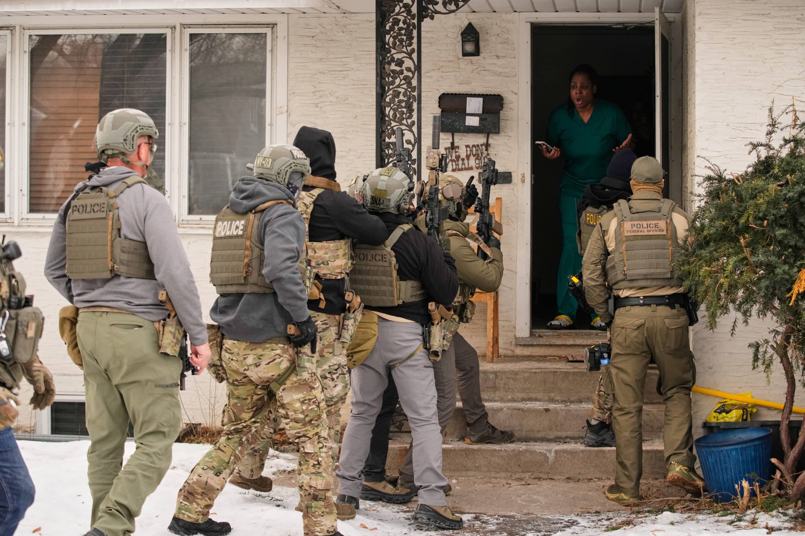 ICE memo: Officers claim broad power to enter homes without warrants
