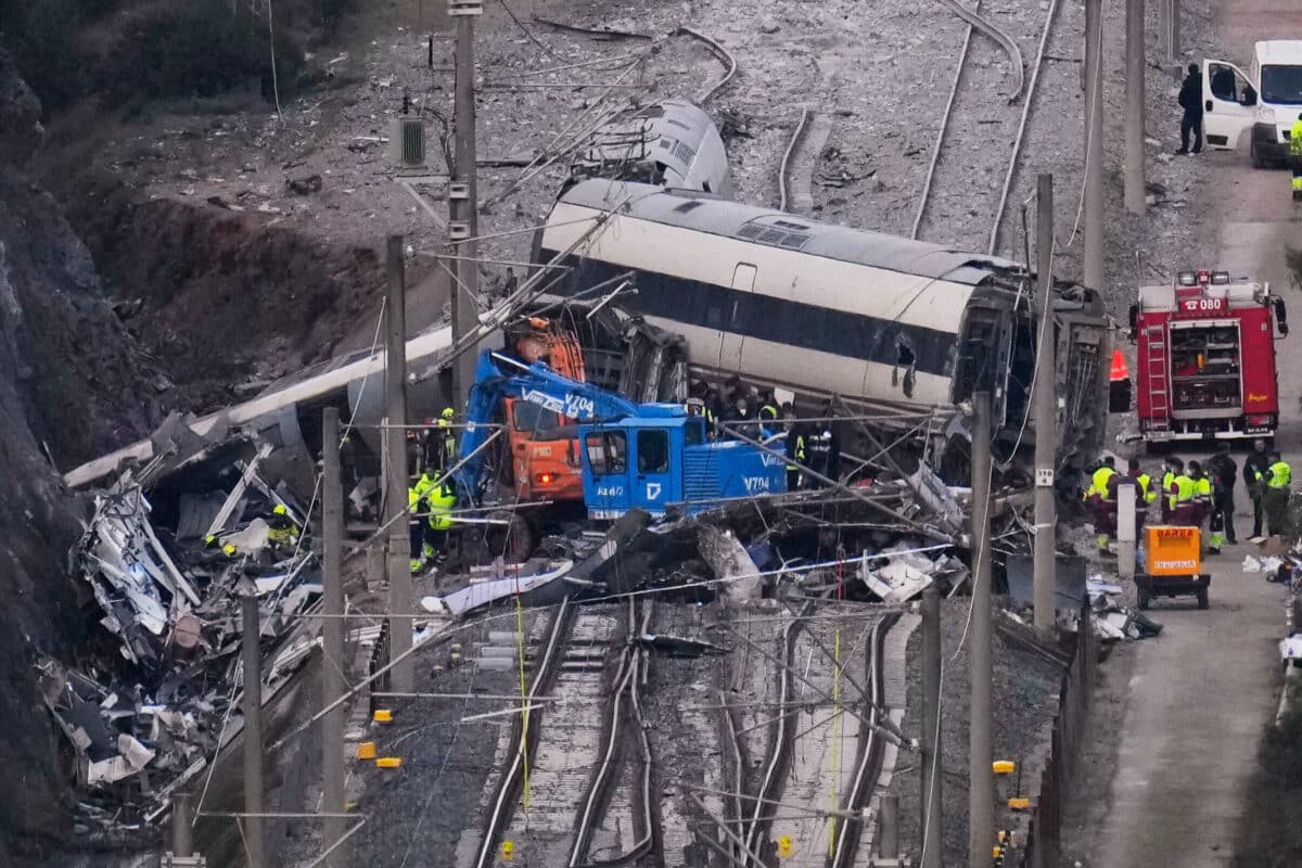 Un tren de Barcelona se estrella dos días después de la mortal colisión ferroviaria en España