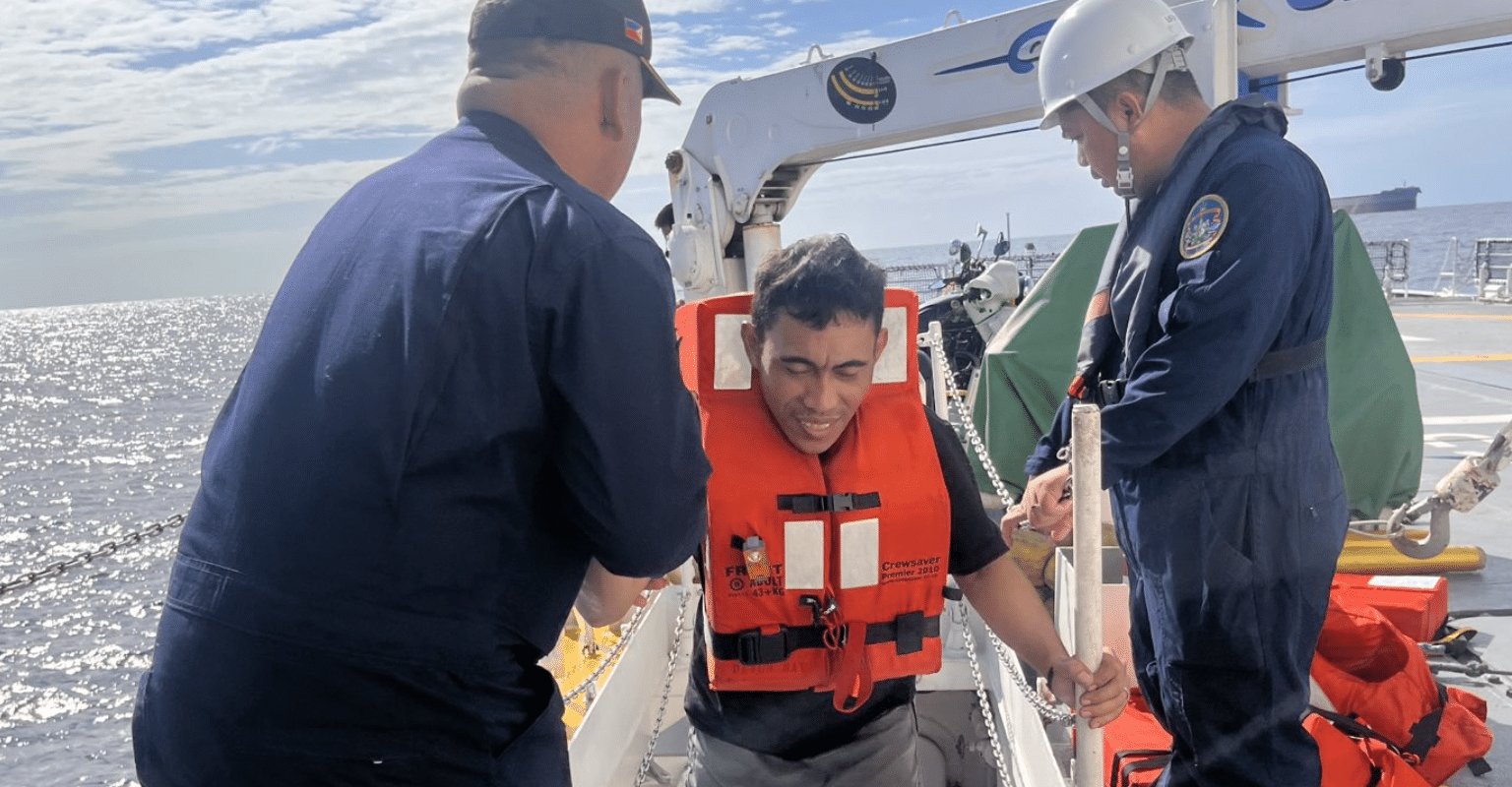 China turns over 17 Devon Bay crew members to PH